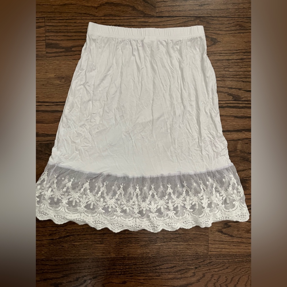 NWOT White Lace Trim Slip Skirt.  Size Small.